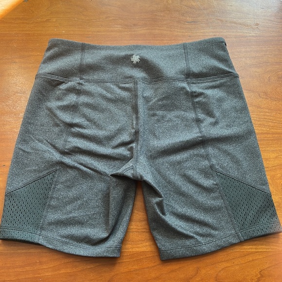 Tek Gear Shapewear Cycling/Bike Shorts with Mesh Sides in Gray. Women’s size M. - Picture 4 of 15